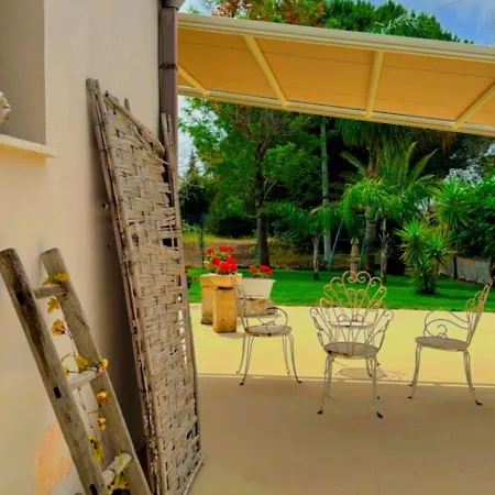 A Lu Fanizza B&B 쿠트로피아노